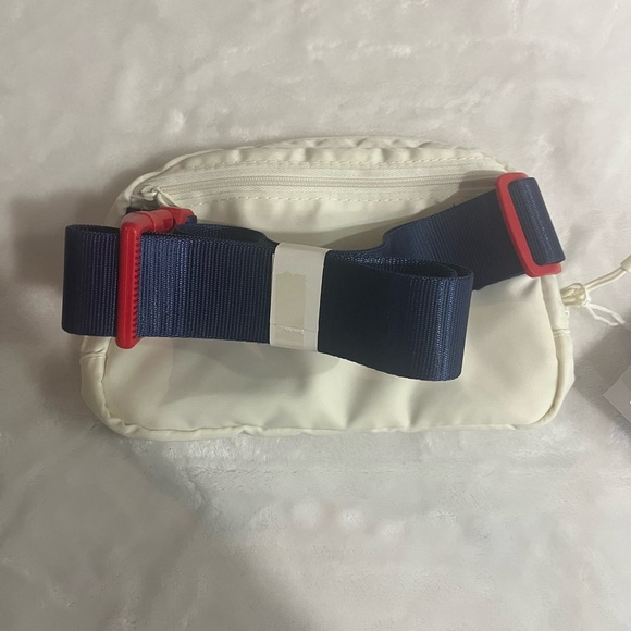 USA Themed White Belt  Bag - Picture 3 of 6